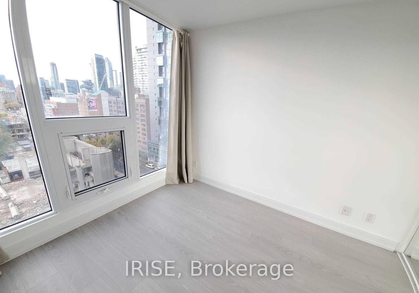 181 Dundas Street Unit 1005 photo 9