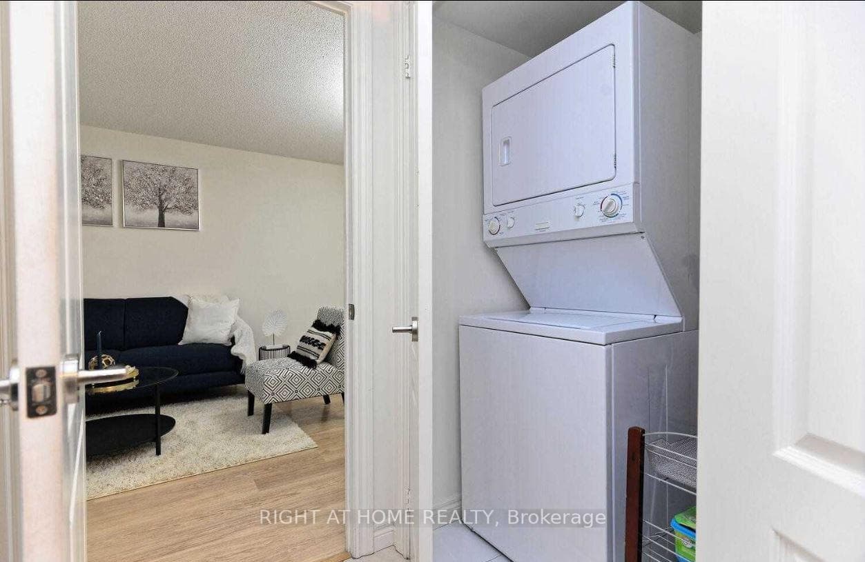70 Town Centre Court Unit 307 photo 17