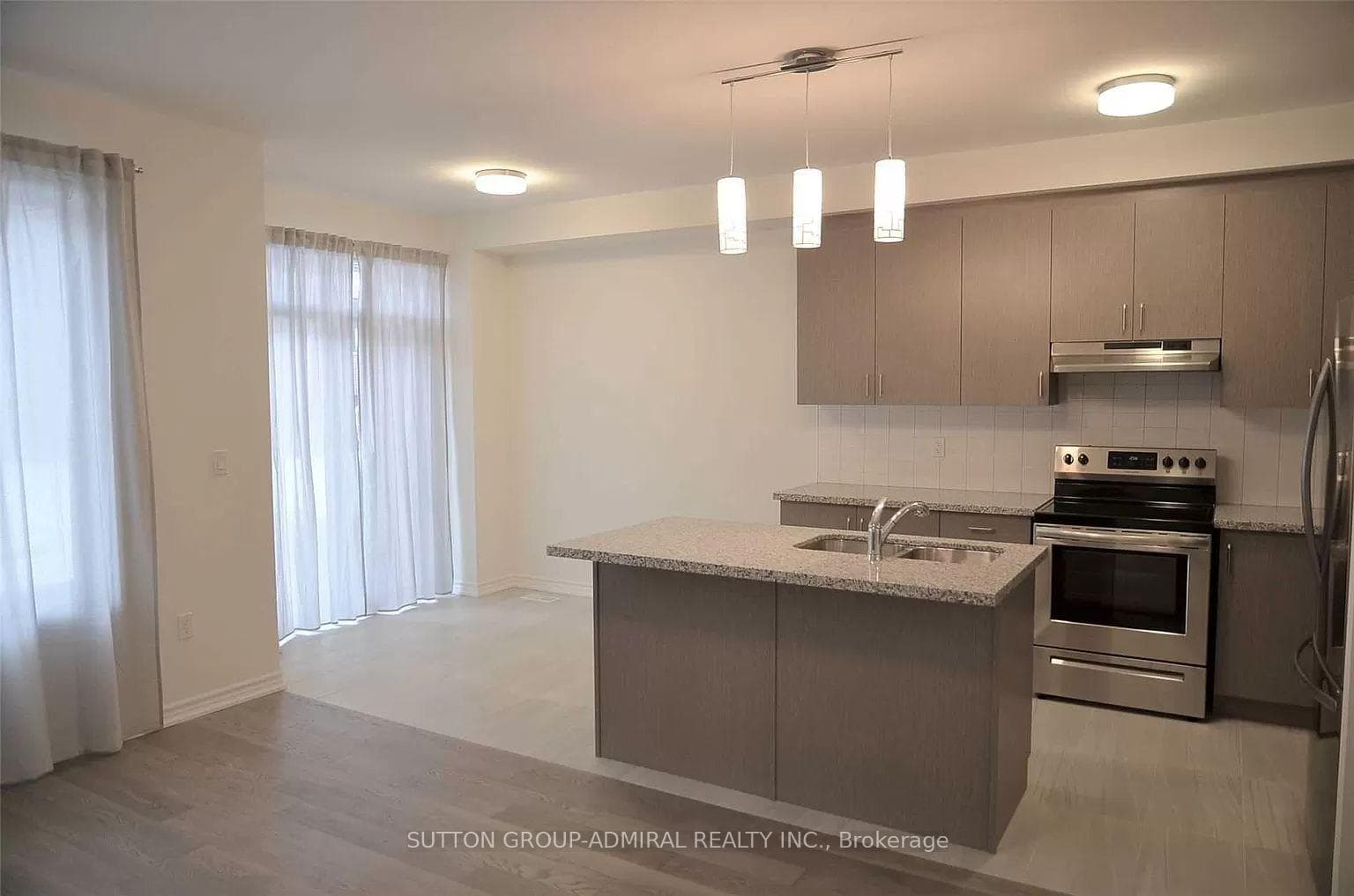1475 Blackmore Street photo 5