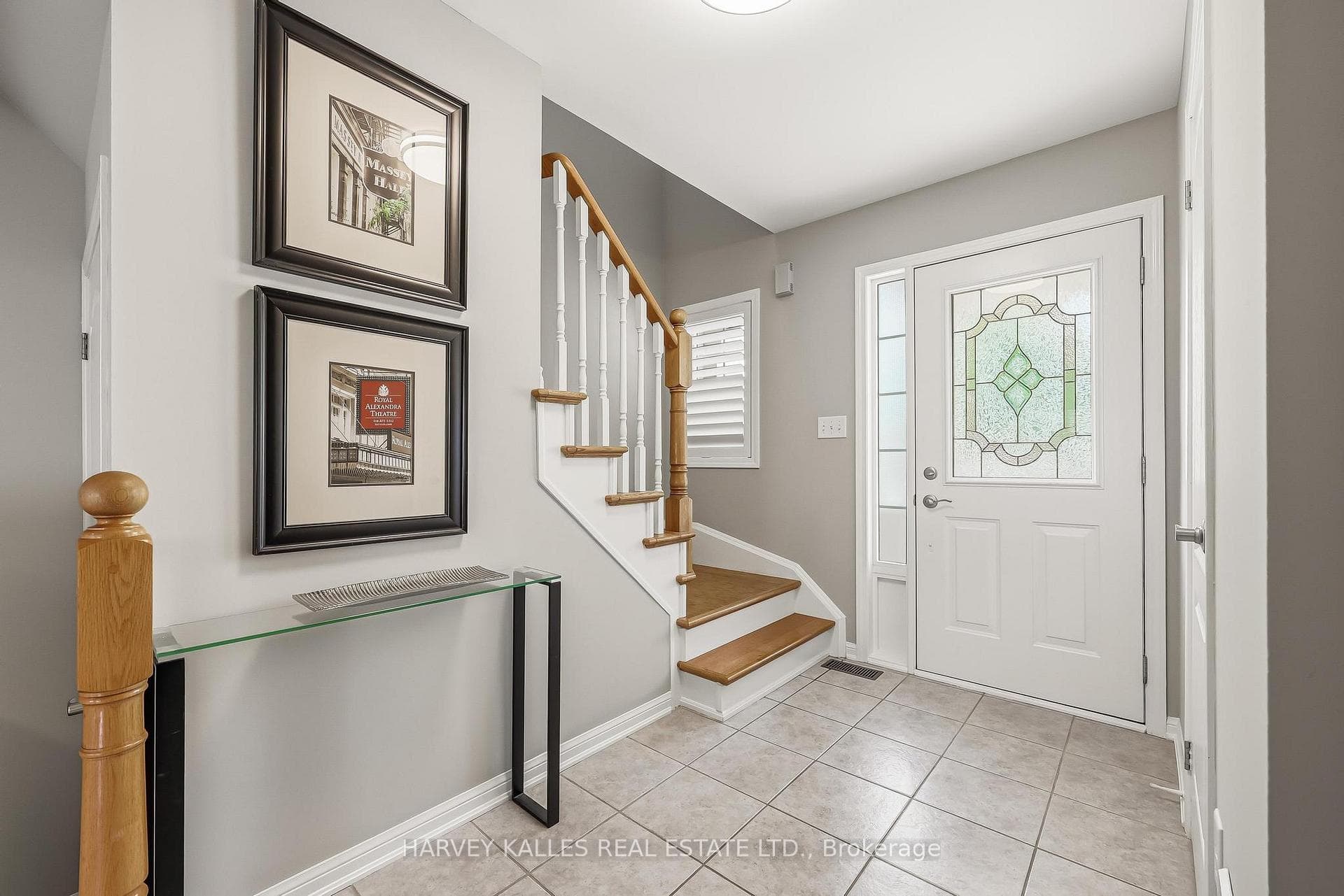 10 Dougherty Crescent photo 4