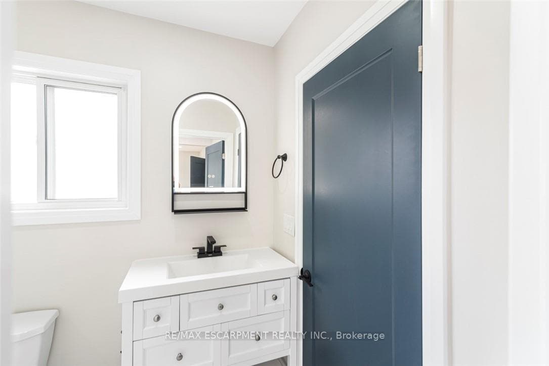 588 Barnaby Street photo 18
