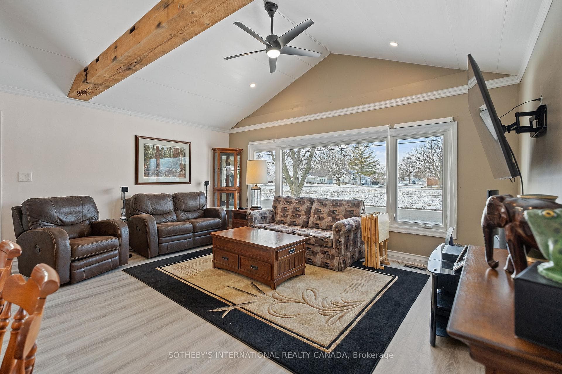 104 Golden Boulevard photo 4