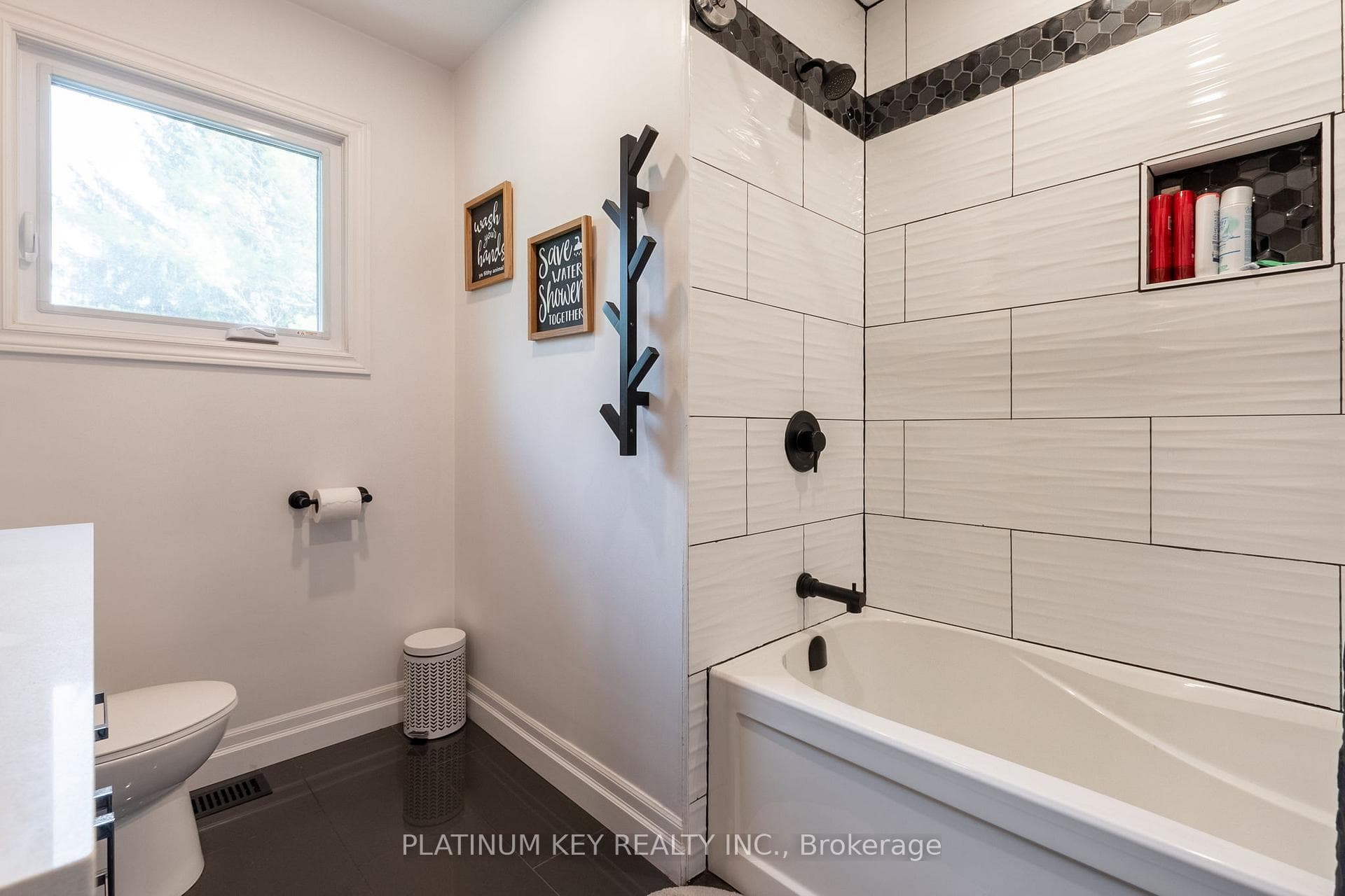 256 Richmond Street photo 17