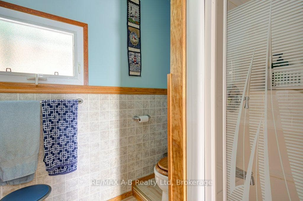 304 Douglas Street photo 17
