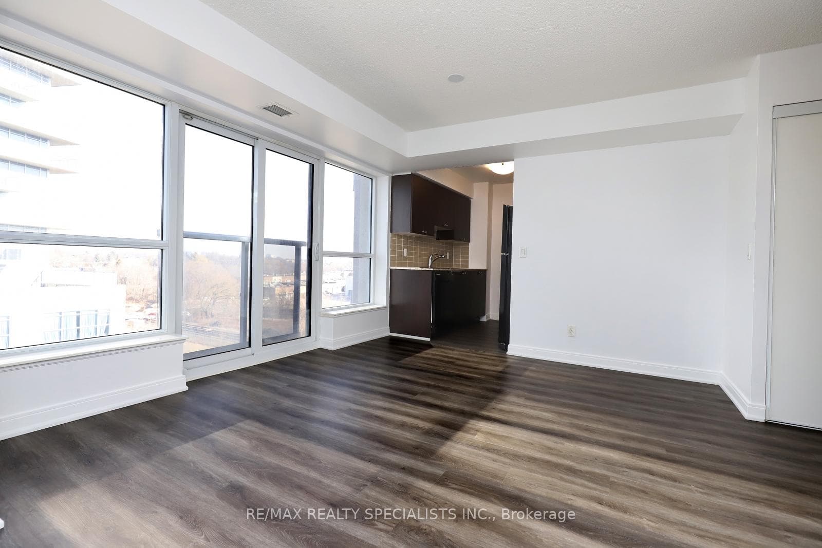 181 Village Green Square Unit 619 photo 8