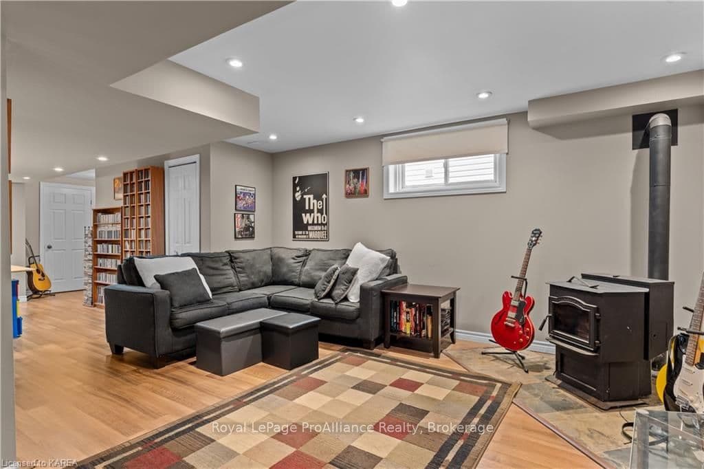 1455 ALBANY Drive photo 31