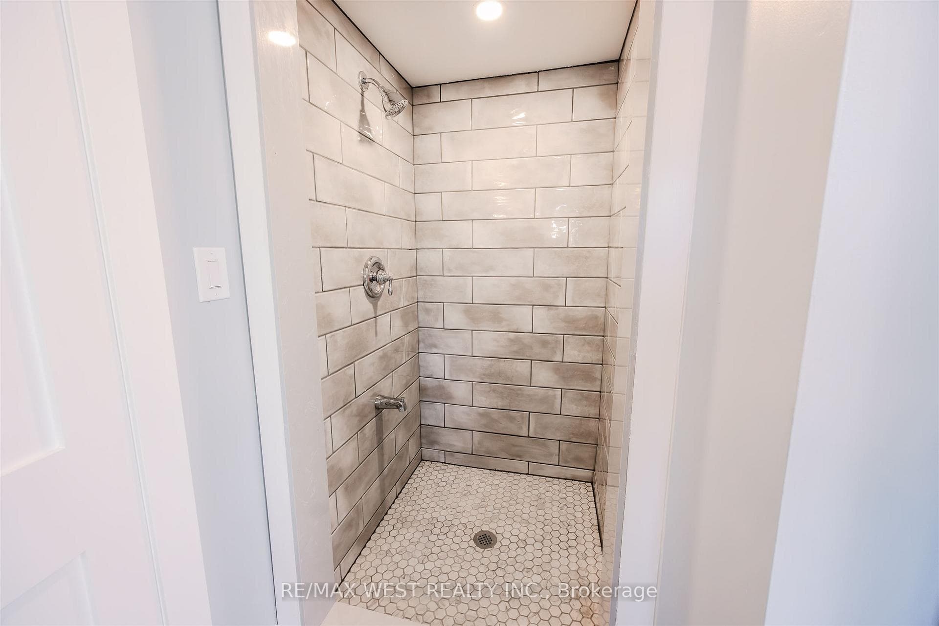 12 Tredvalley Grove photo 28