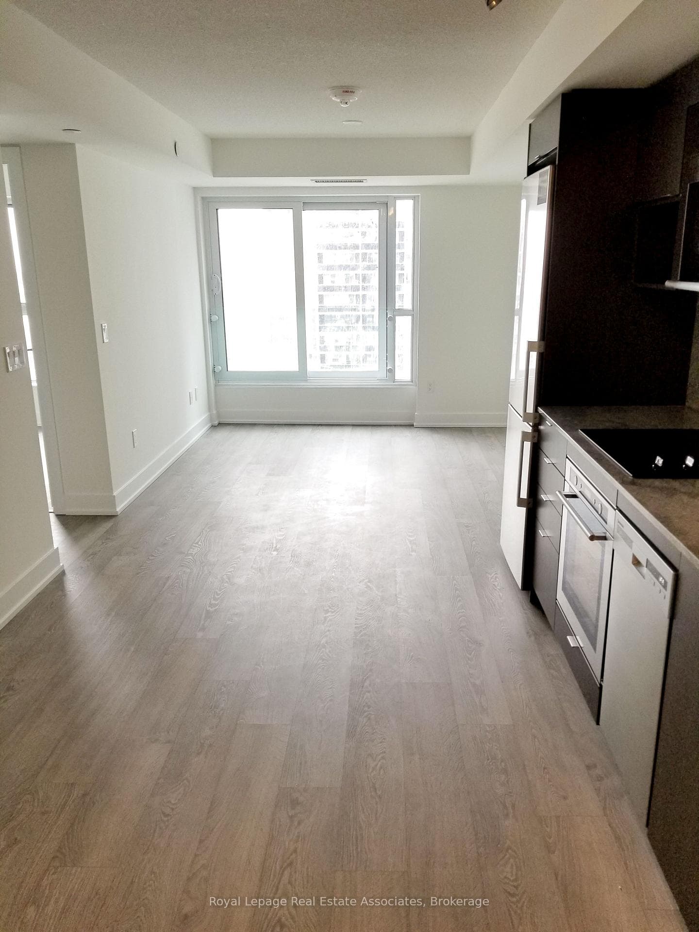 7 Mabelle Avenue Unit 2310 photo 2
