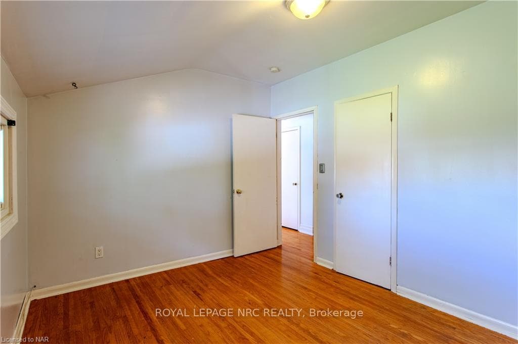 207 HAMPTON Avenue photo 22