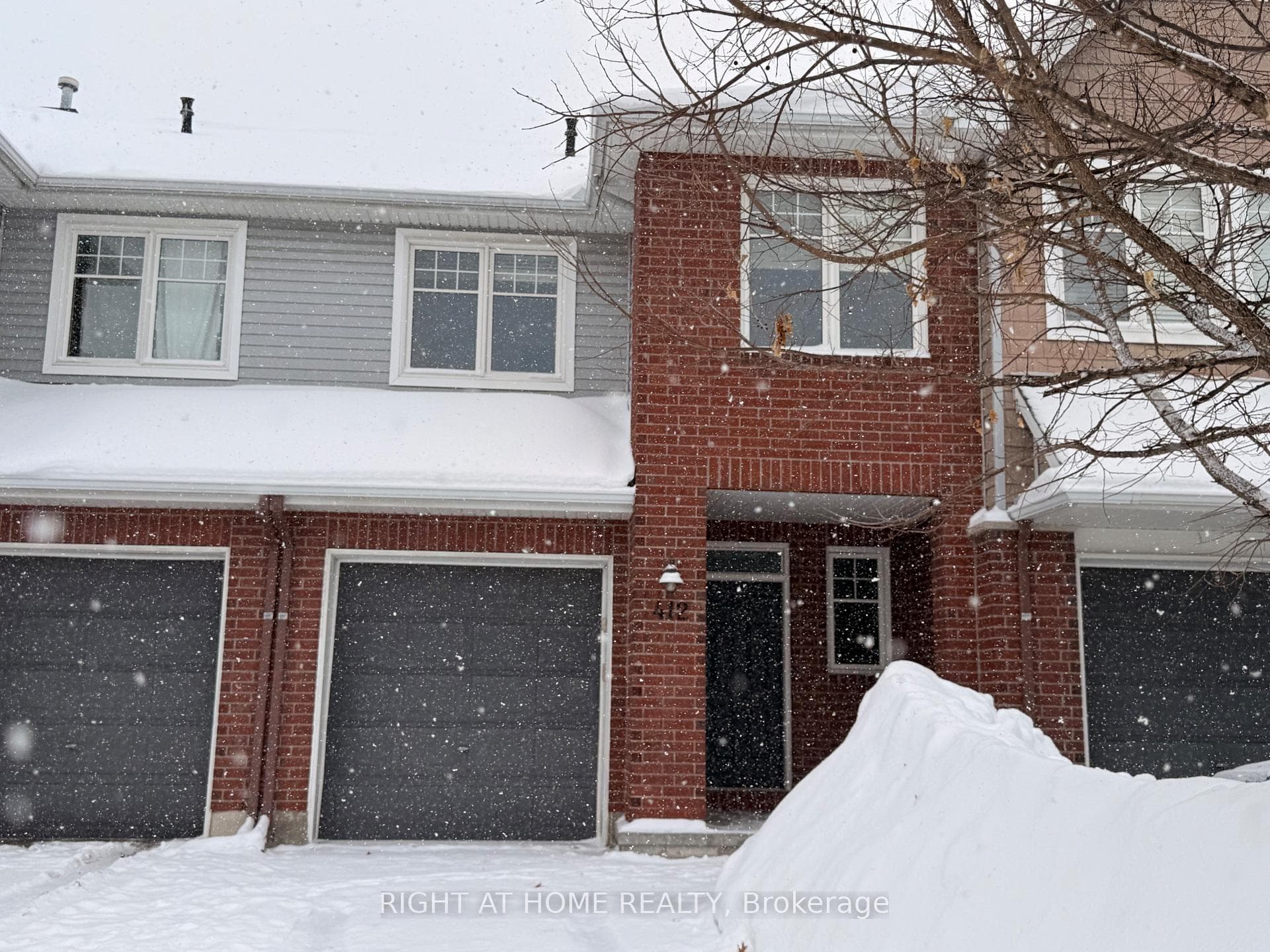 412 Stalwart Crescent photo 1