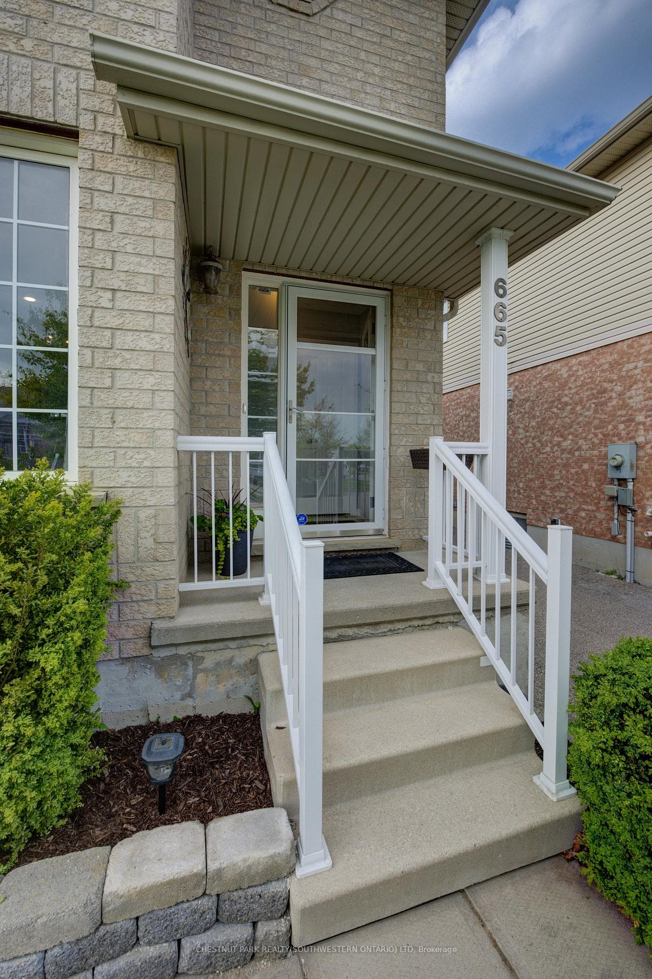 665 Windflower Crescent photo 4