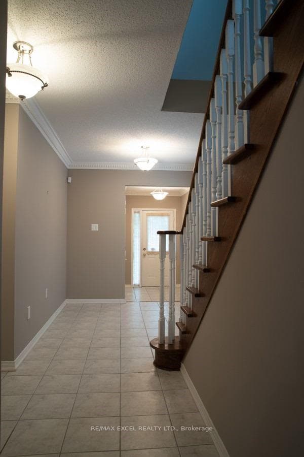 97 Revelstoke Crescent photo 4