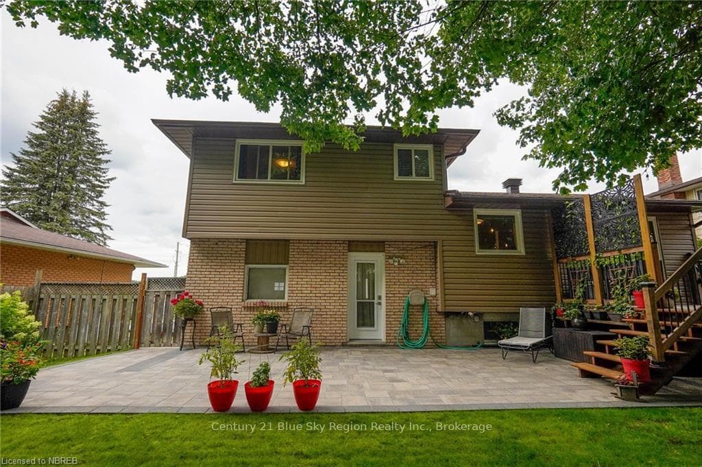 6 FRANCIS Avenue photo 4