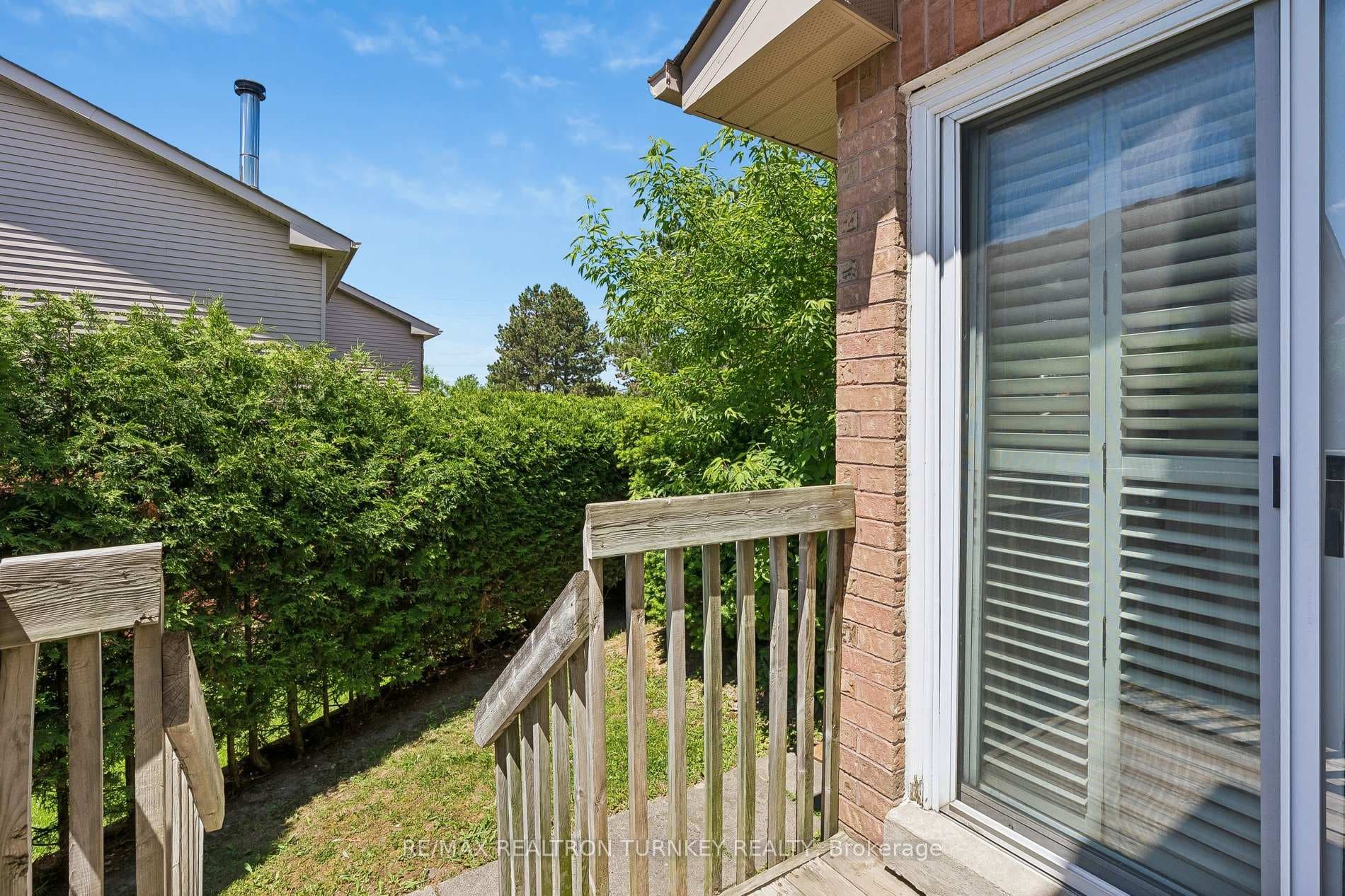 877 Playter Crescent photo 41