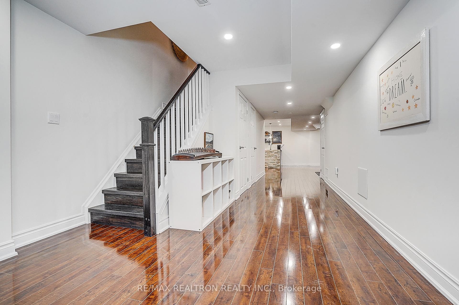 571 Davos Road photo 40