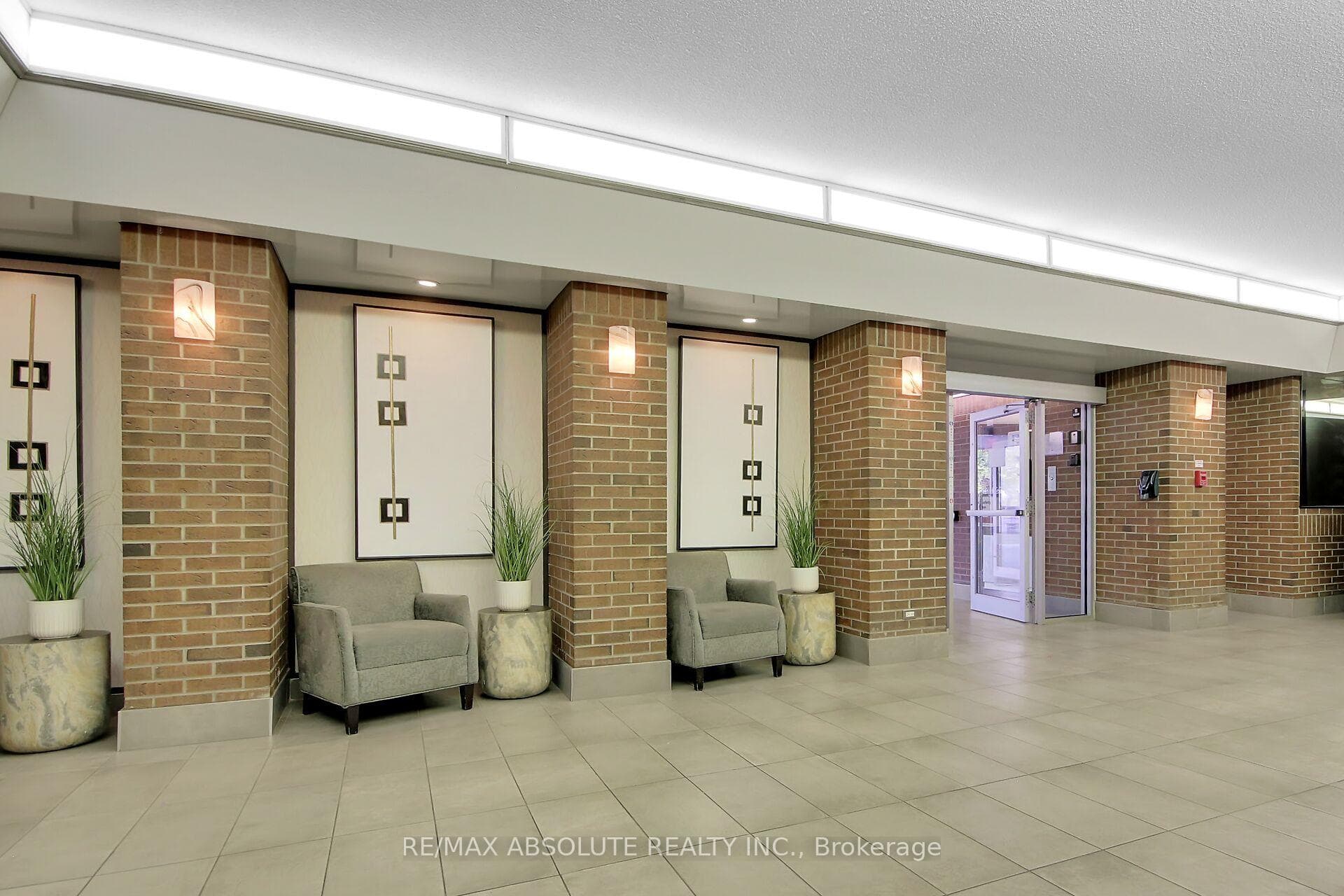 1380 Prince Of Wales Drive Unit 1403 photo 3