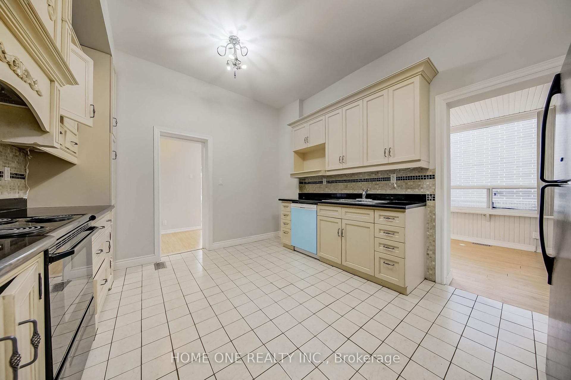 13 Simpson Avenue Unit Main Floor photo 12