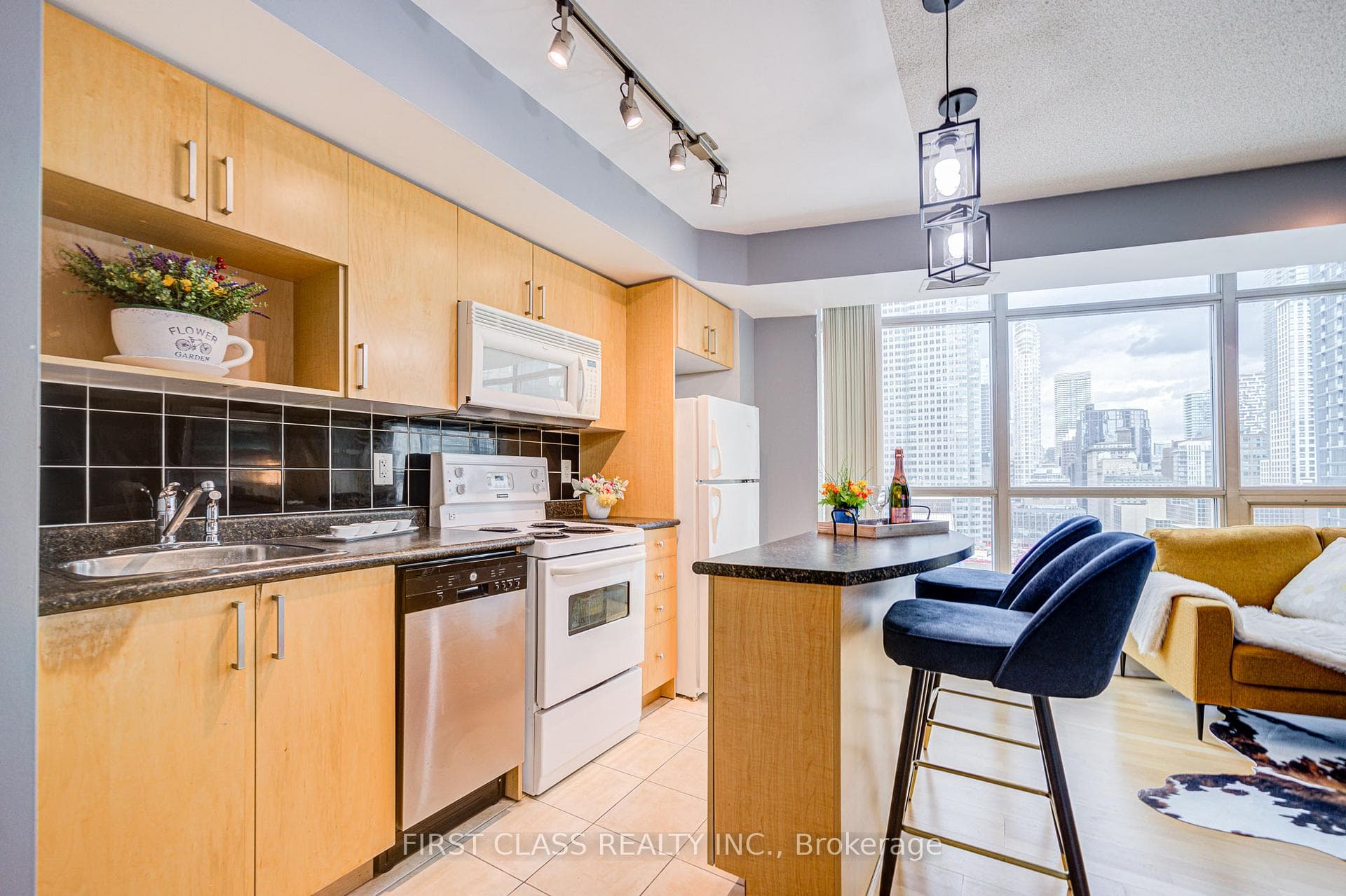 18 Yonge Street Unit 2204 photo 11
