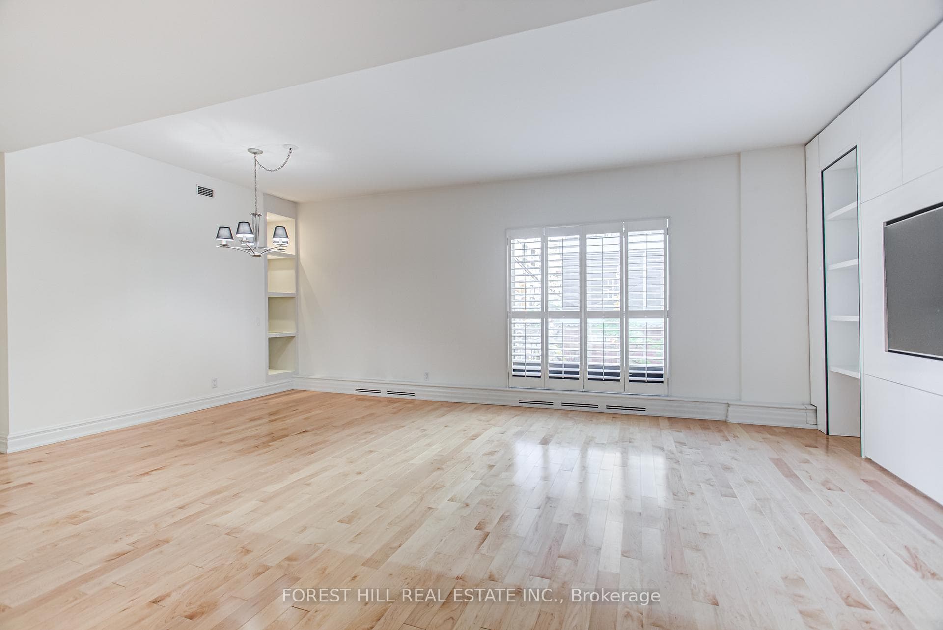 38 Avenue Road Unit 201 photo 13