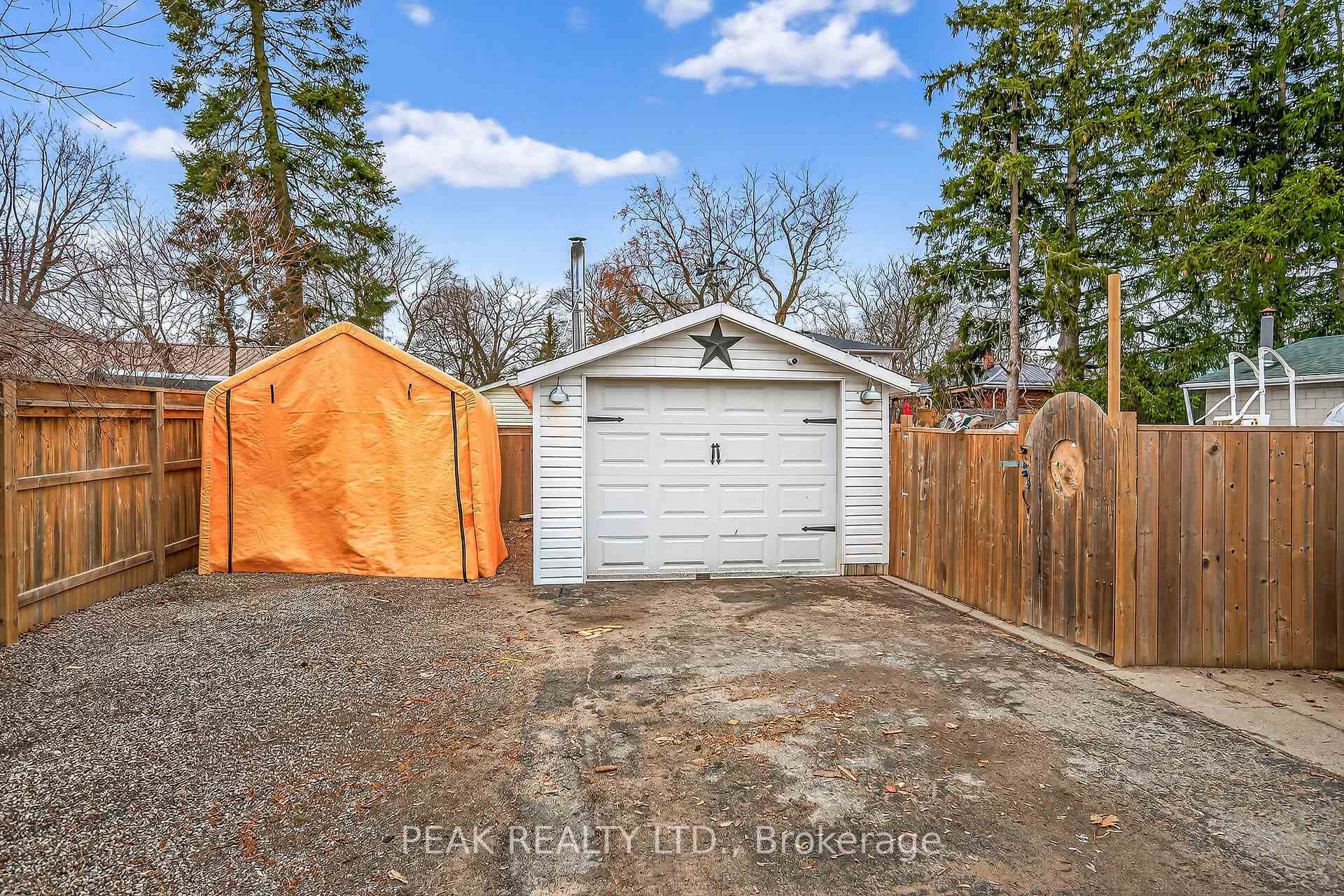 72 Morton Avenue photo 8
