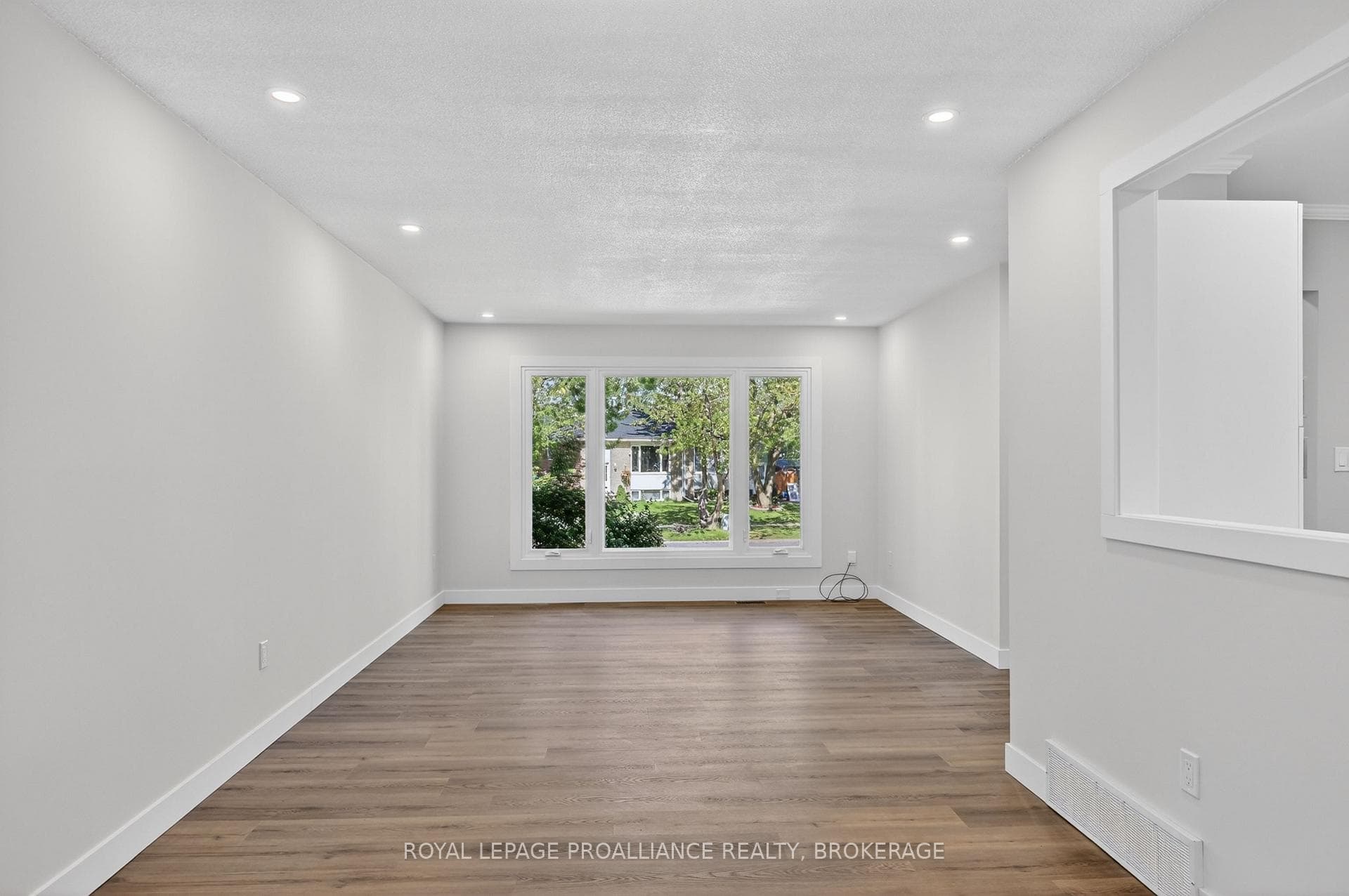 1088 Pinewood Place photo 5