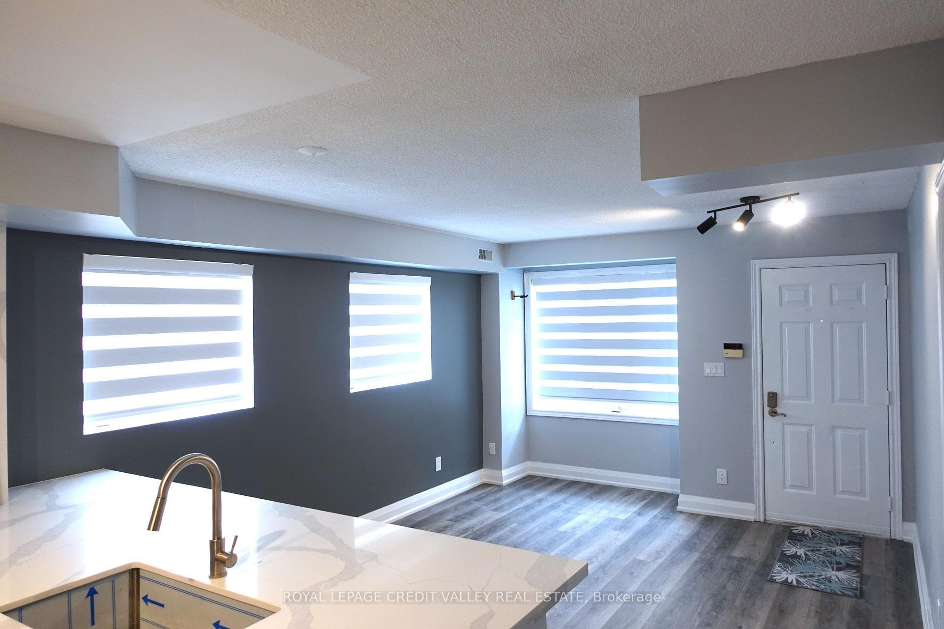 208 Niagara Street Unit TH 53 photo 6