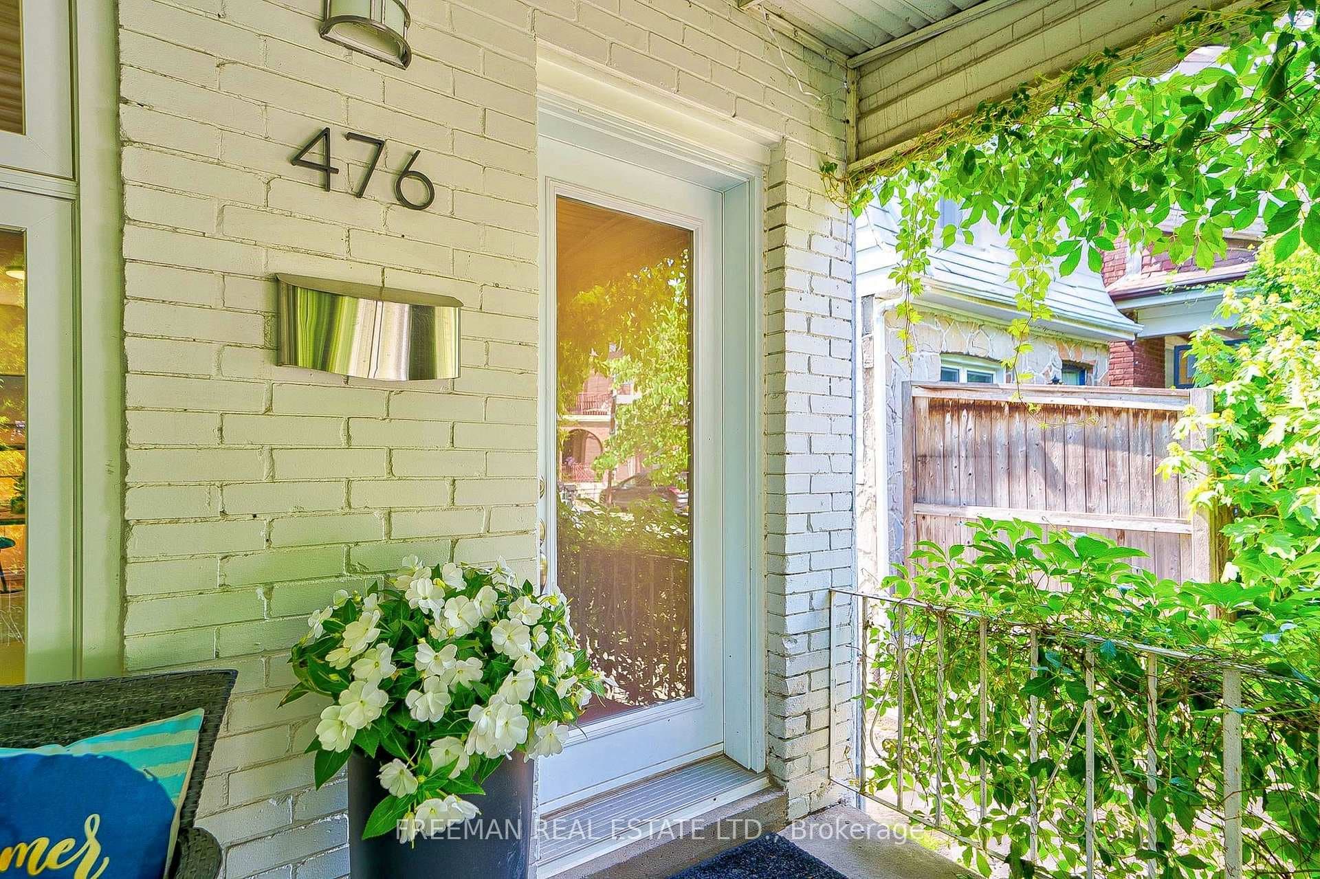 476 Clinton Street photo 2