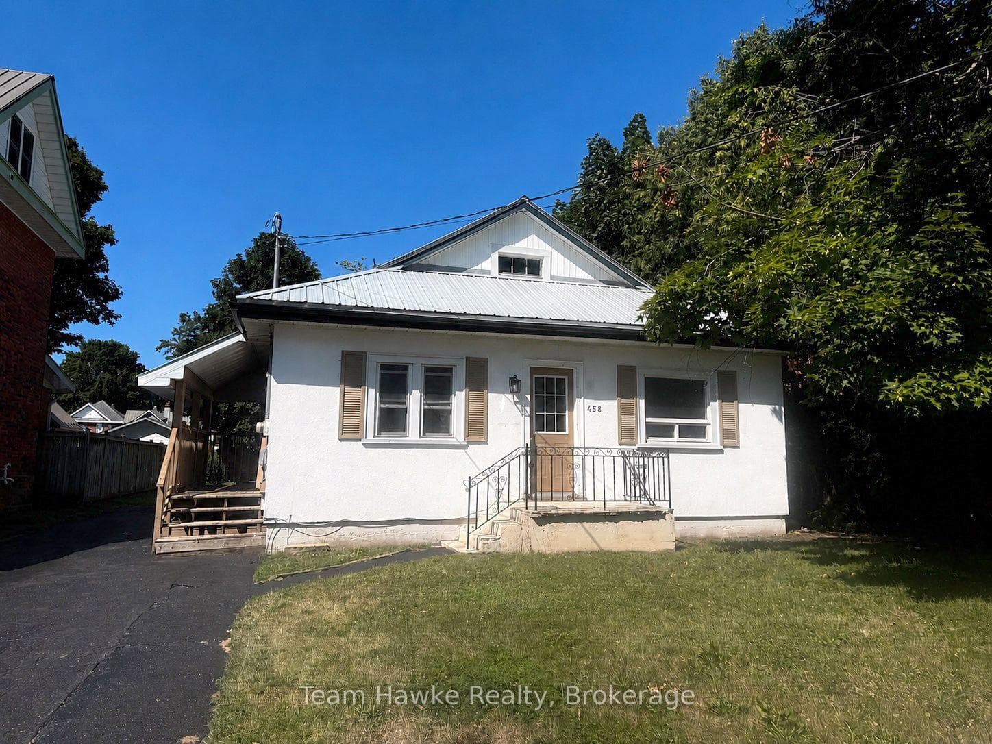 458 Russell Street photo 1