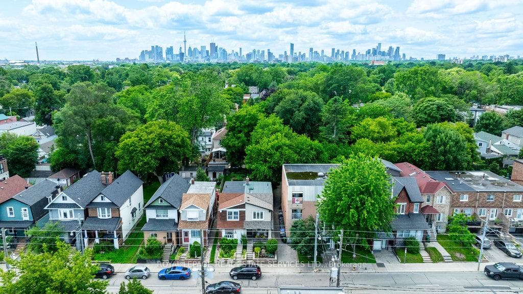 124 Coxwell Avenue photo 35