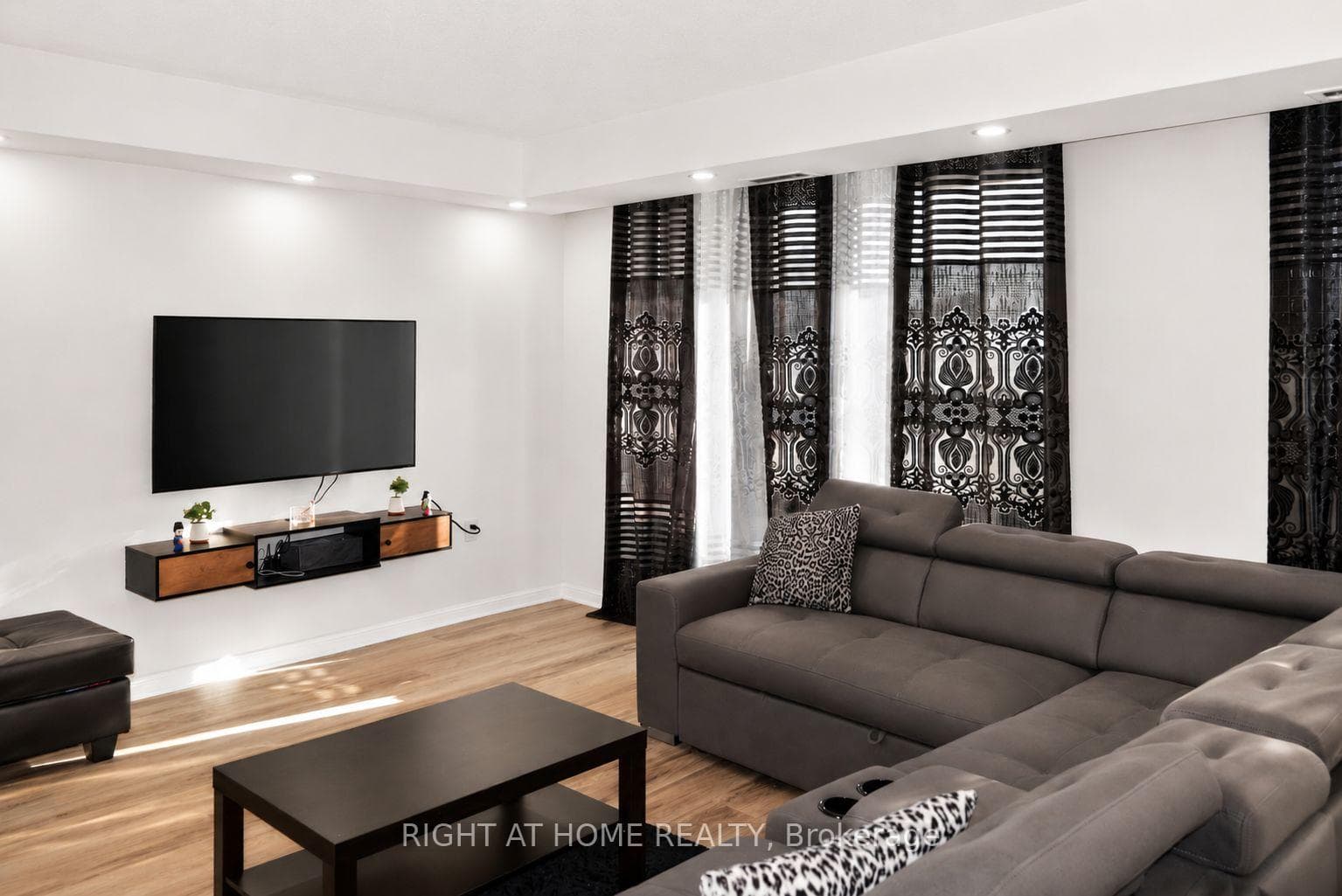 757 Victoria Park Avenue Unit 1501 photo 5