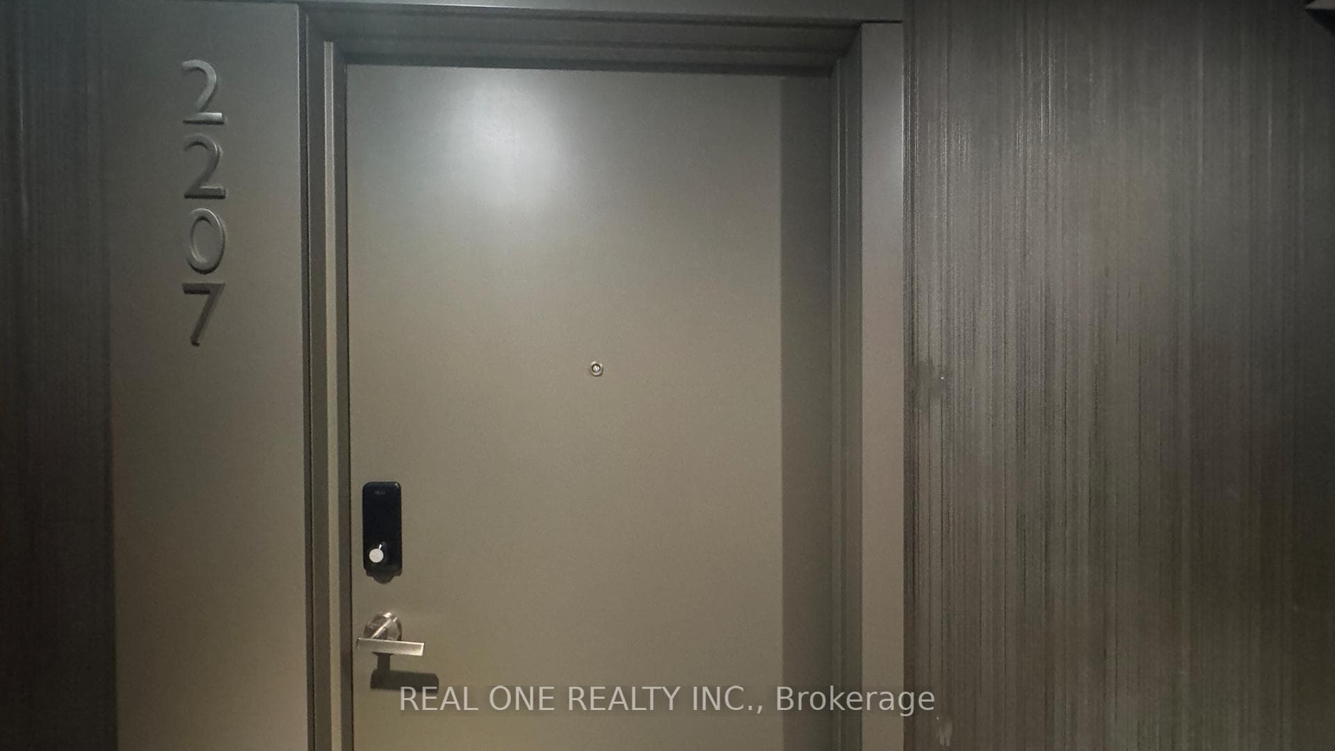 448 Burnhamthorpe Road Unit 2207 photo 7