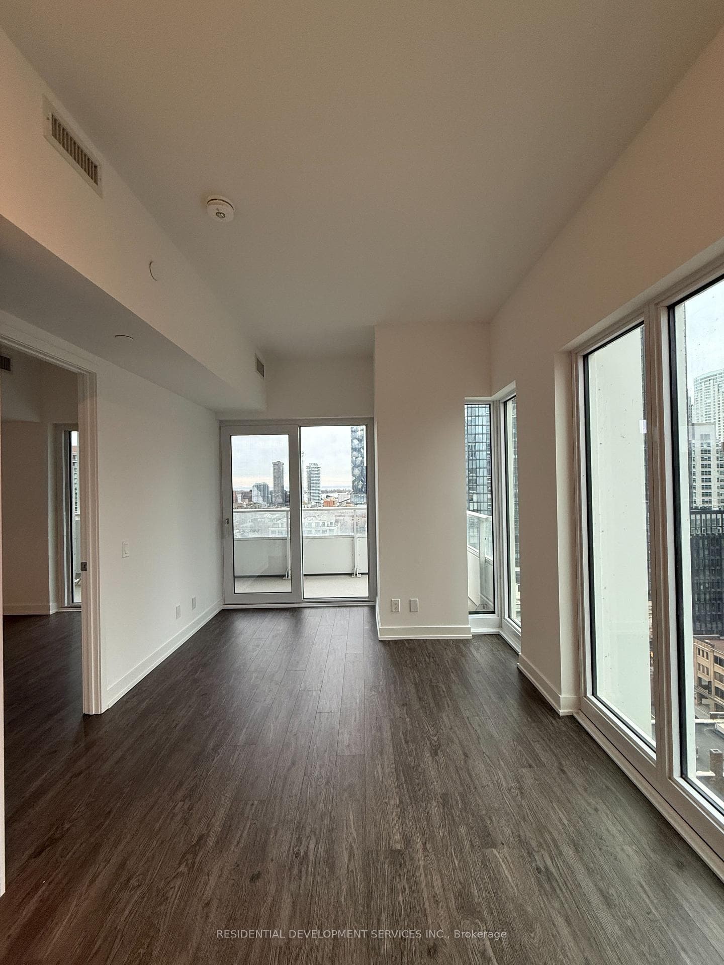 88 Queen Street Unit 1810 photo 6