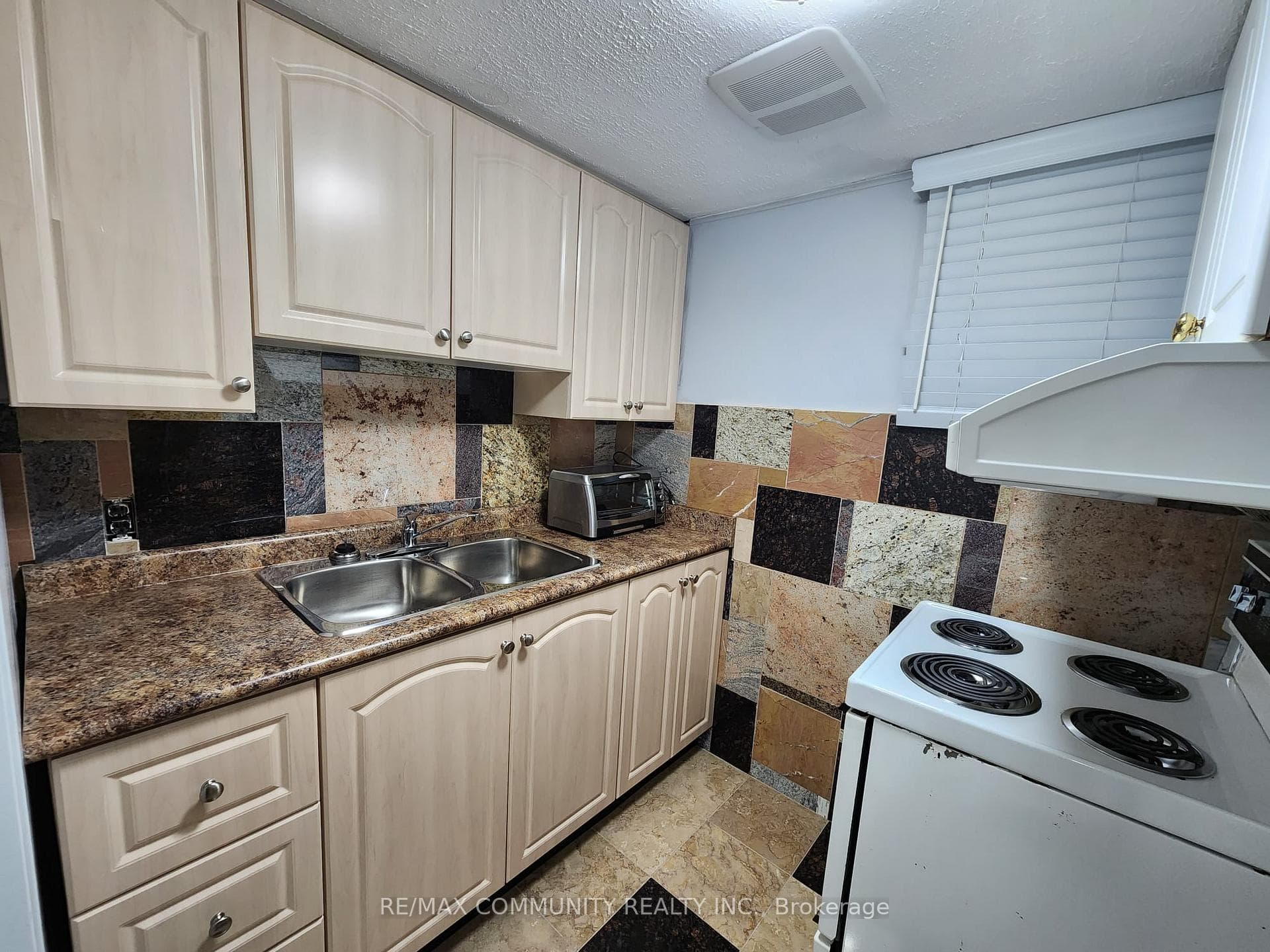 60 Gully Drive Unit Bsmt photo 12