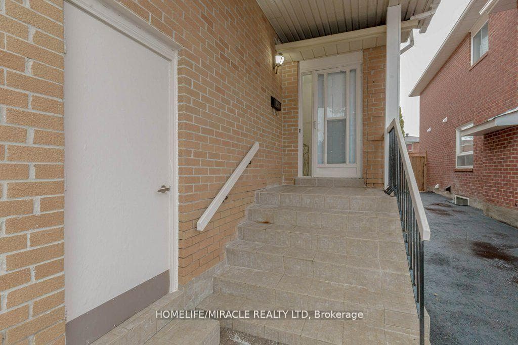 66 Ebby Avenue photo 5