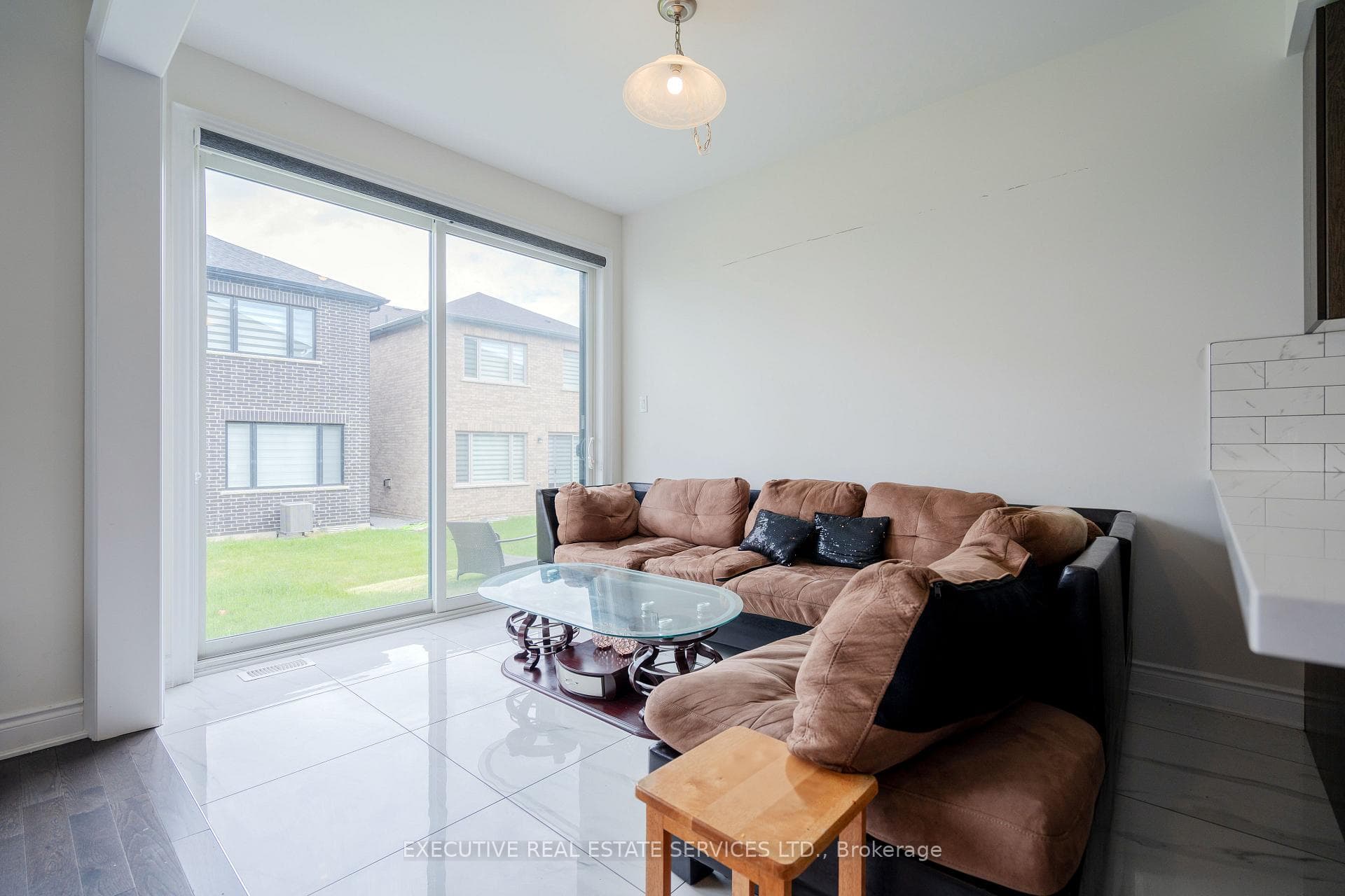 35 Moorhart Crescent photo 19