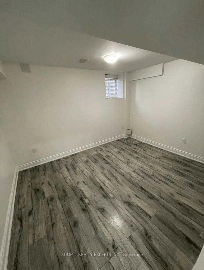 7 Hawtrey Road photo 26