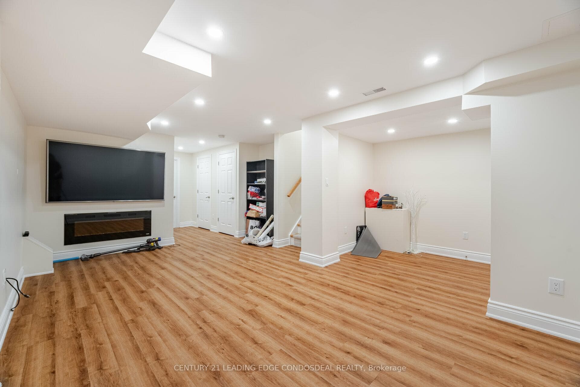 540 Hoover Park Drive photo 25