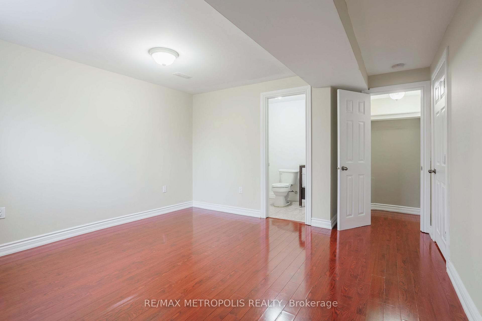 53 Muscat Crescent Unit Bsmt photo 15