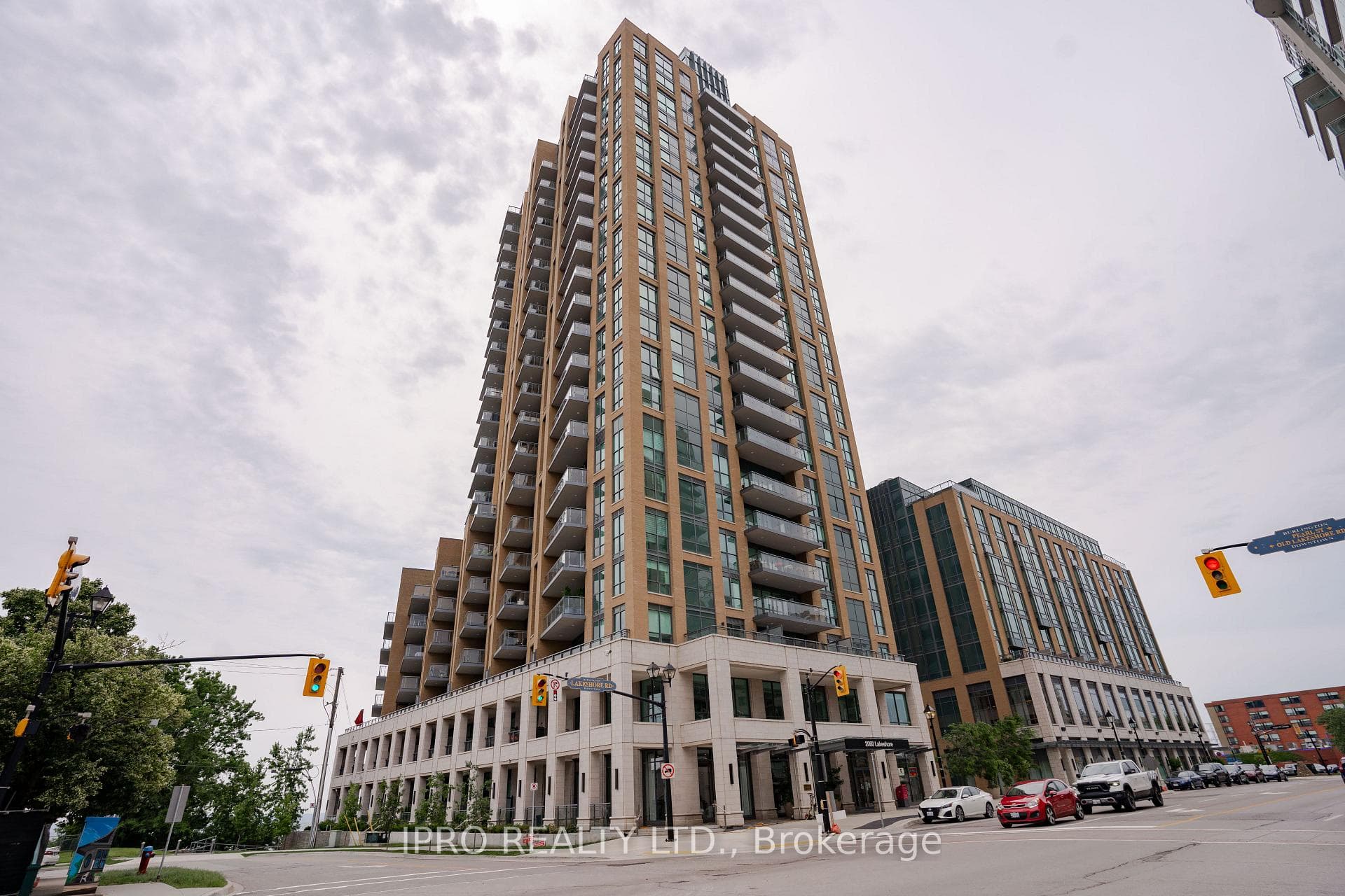 2060 LAKESHORE Road Unit 505 photo 1