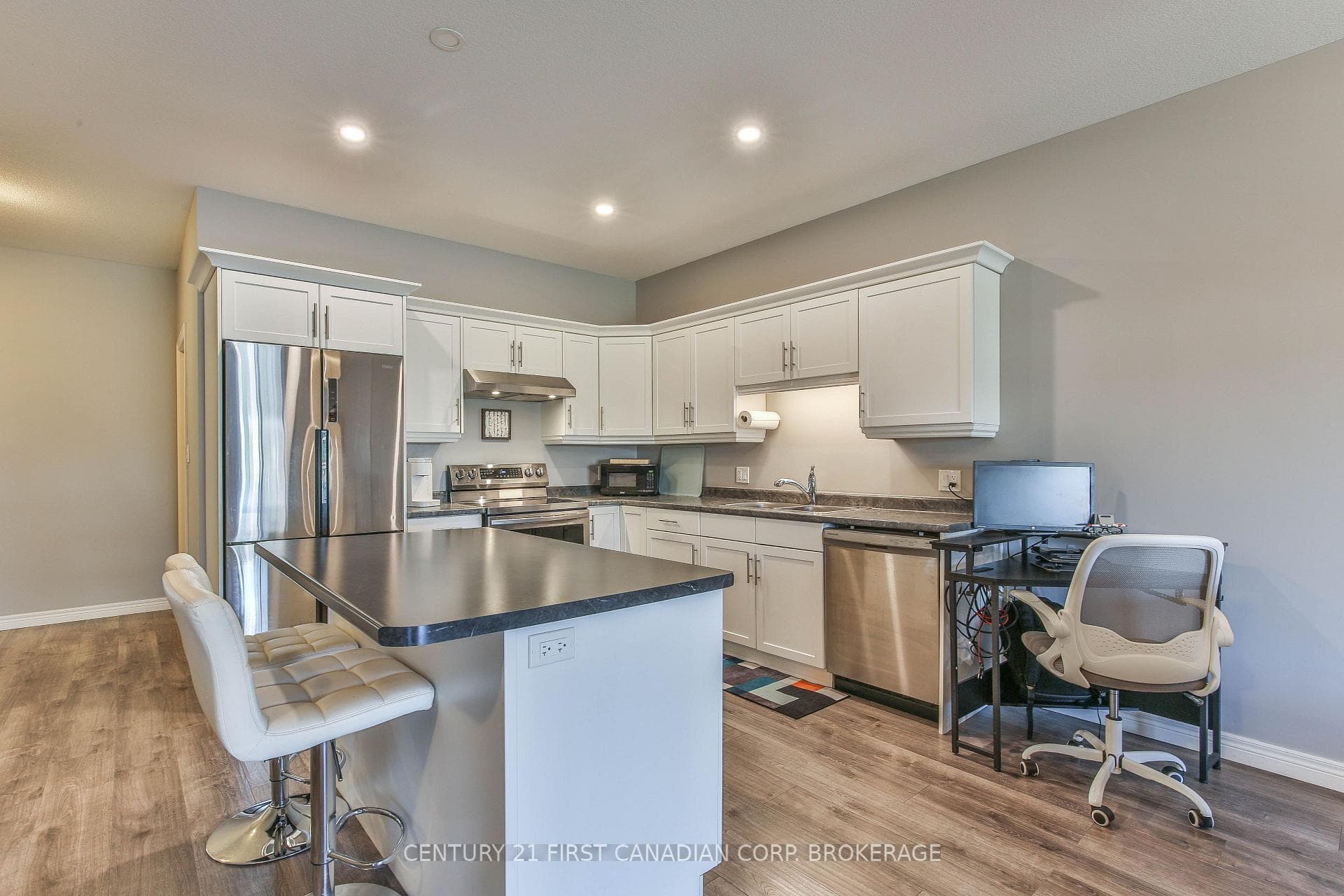 283 Boyd Boulevard photo 7