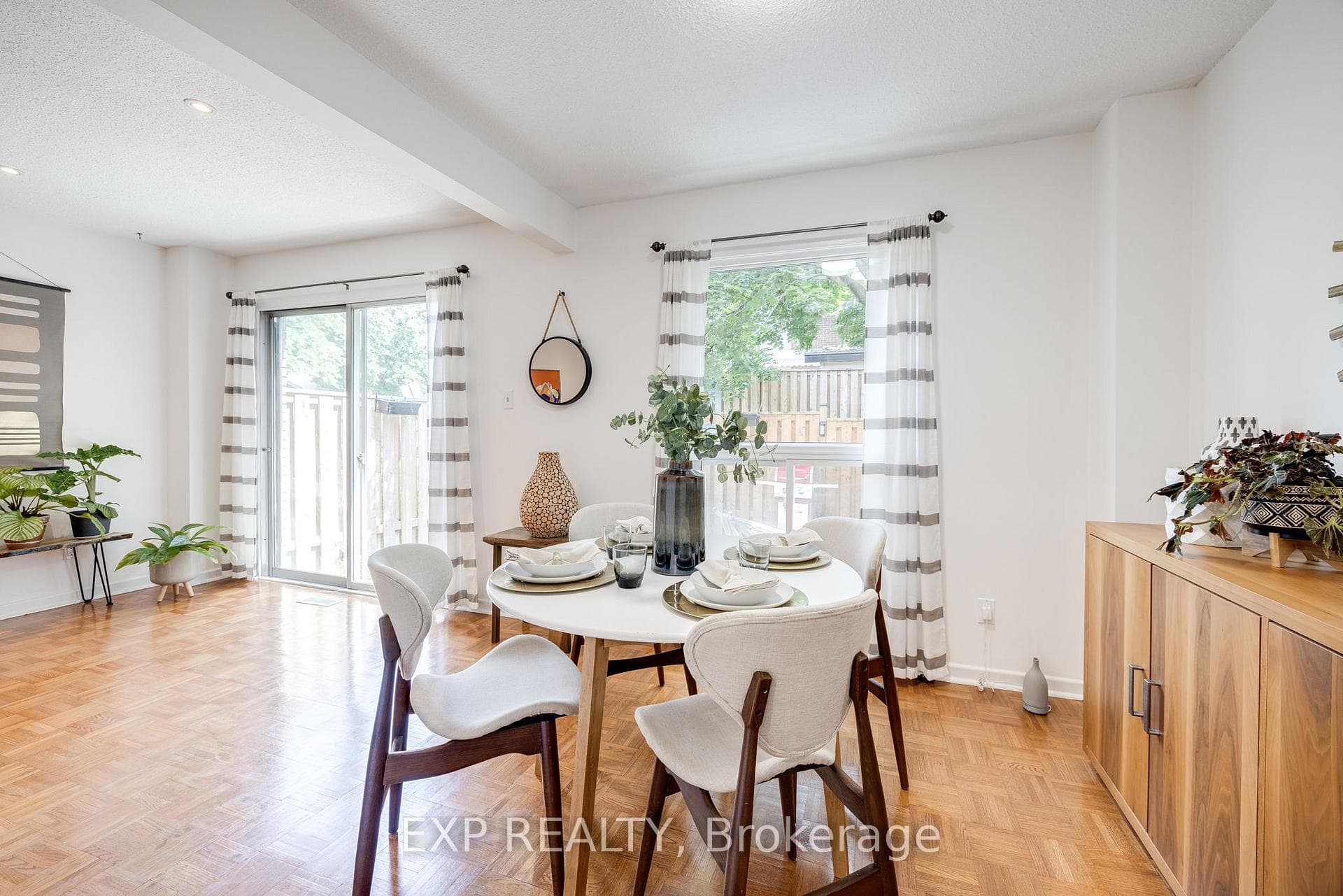 1180 Mississauga Valley Boulevard Unit 31 photo 9