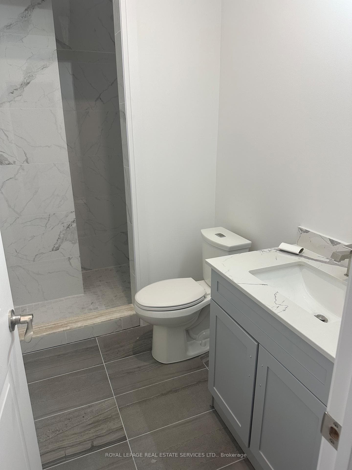 535 Vaughan Road Unit 4 photo 6