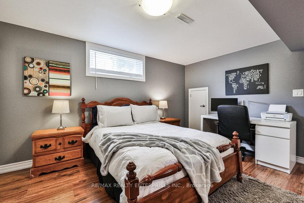 571 Raphael Avenue photo 25