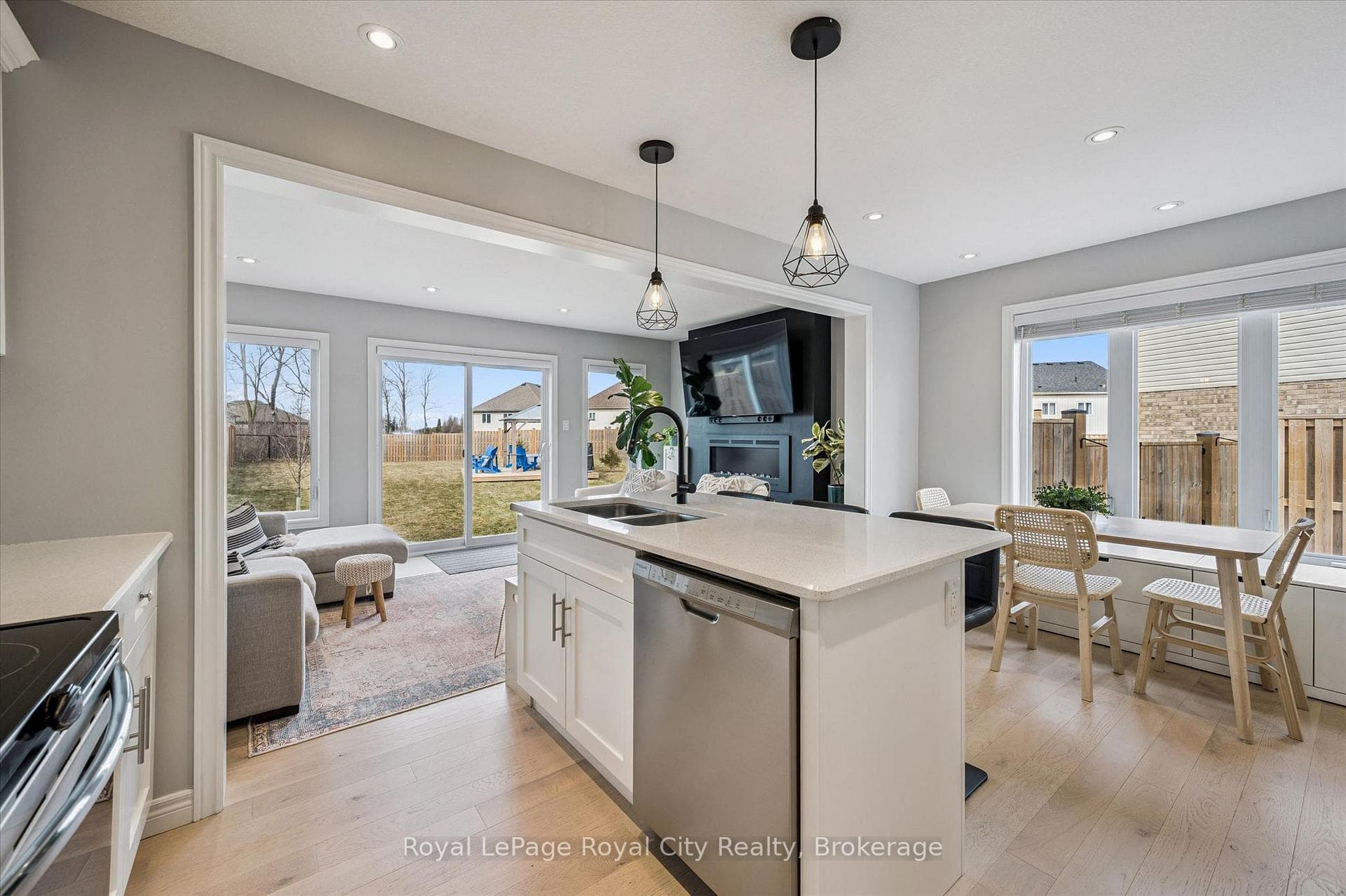 82 John Brabson Crescent photo 7
