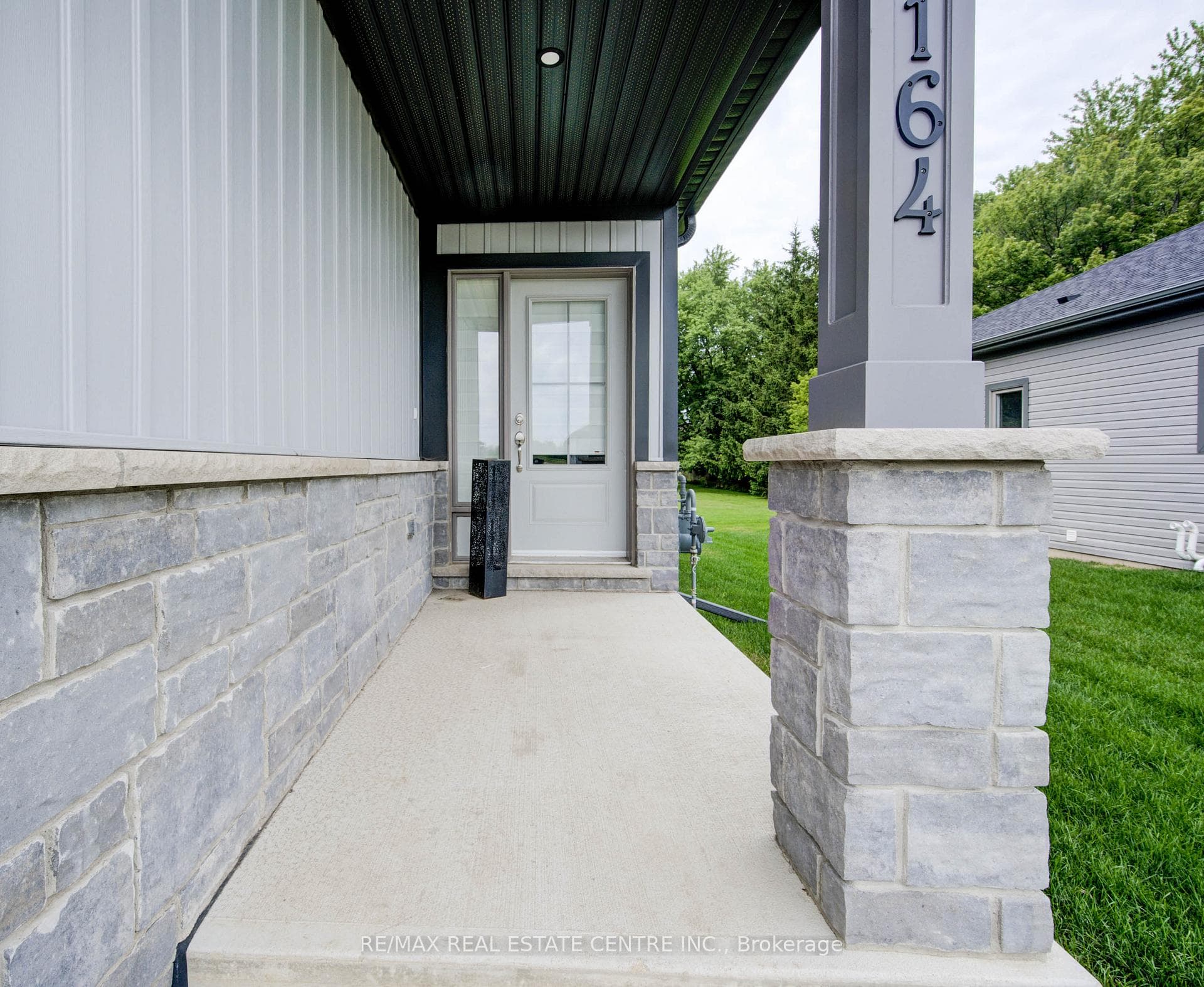164 Ellen Street photo 4