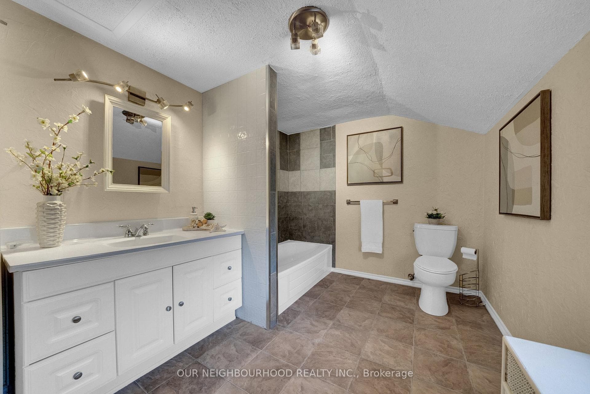 64 Wellington Street photo 20