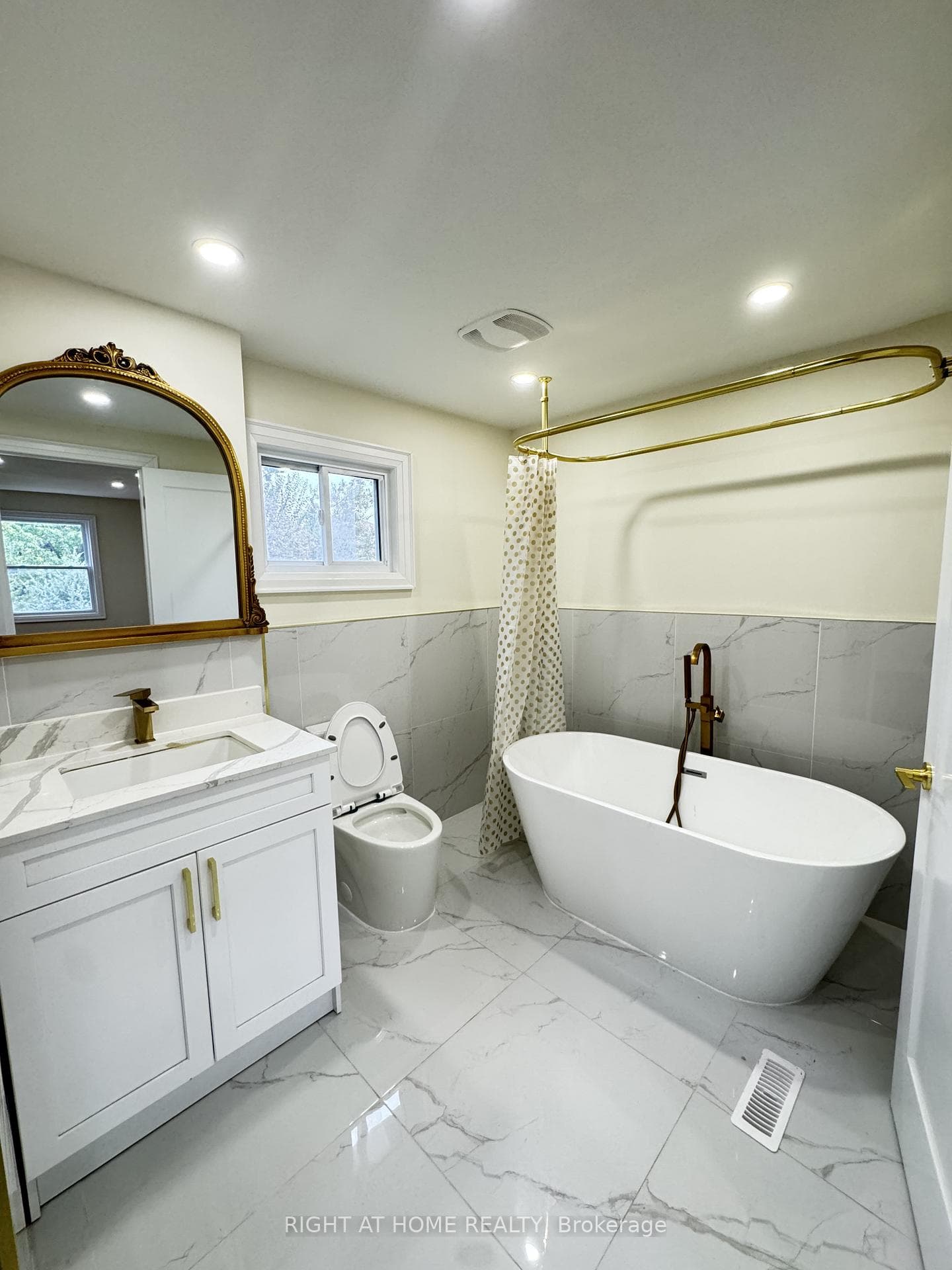 2nd floor Bathroom