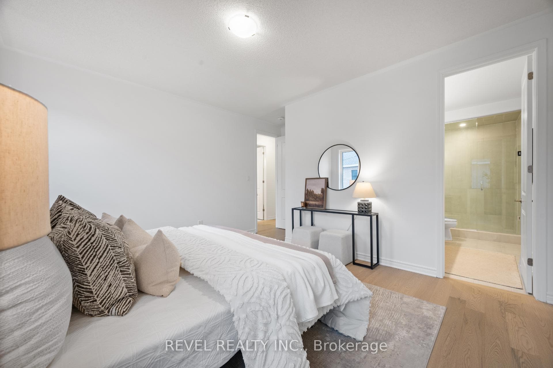 1387 Hearns Place photo 19
