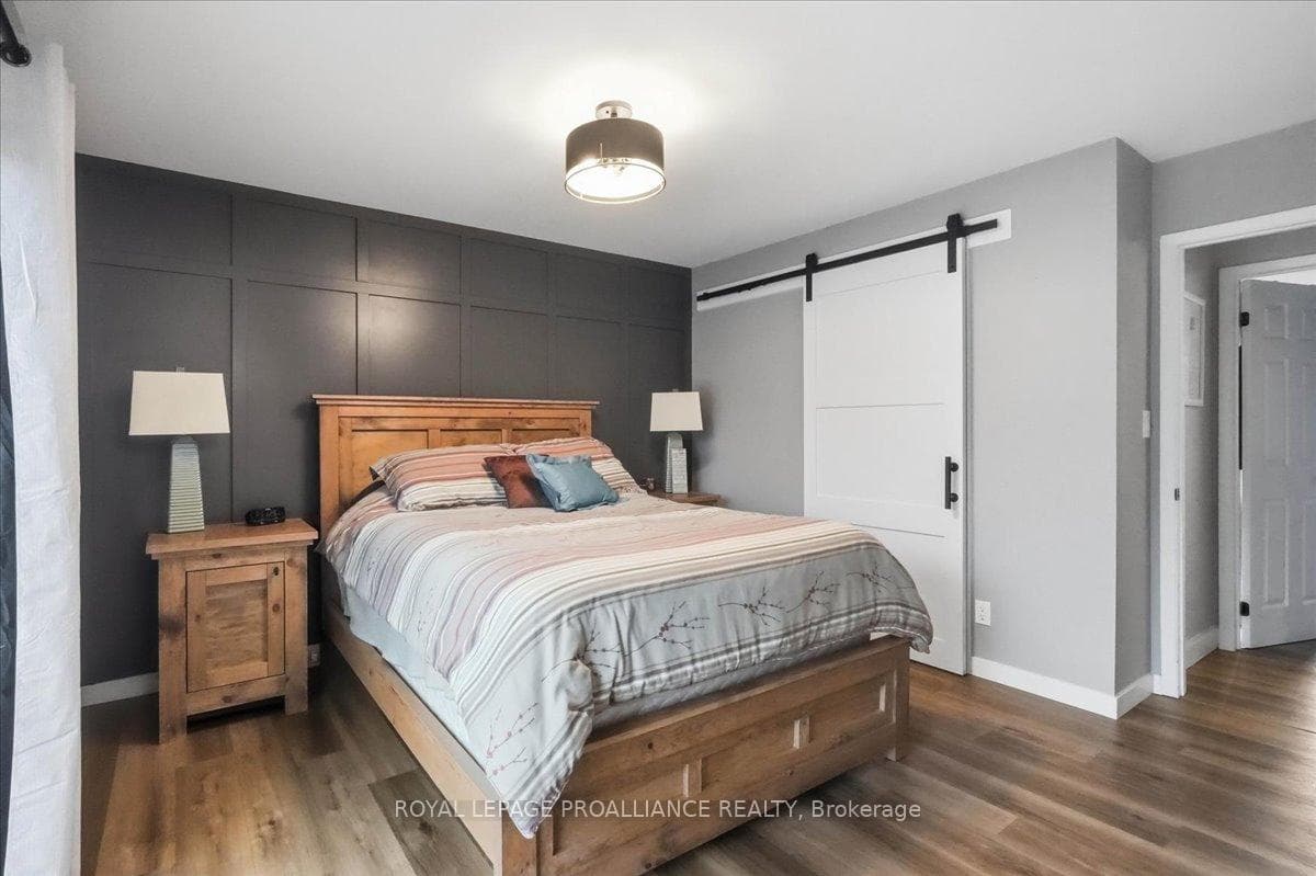300 Farnham Road photo 19