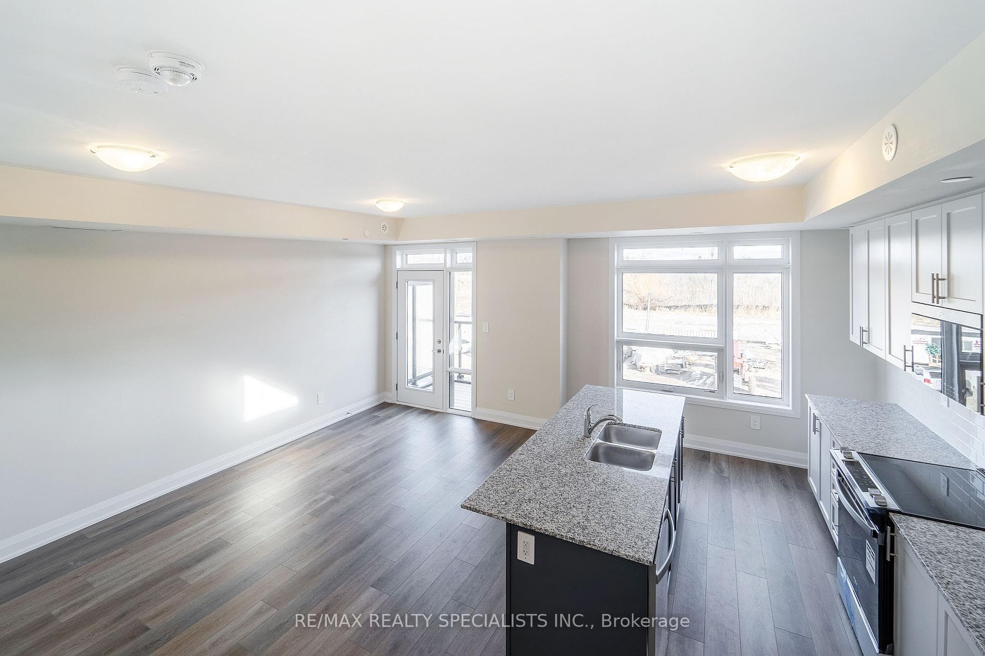 1577 Rose Way Unit 122 photo 8